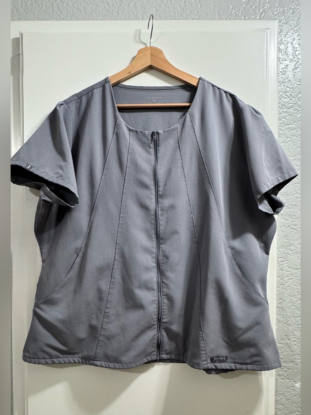 Jaanuu ,Women's Grey Zip Front
Scrub Top Medical Uniform ,Size 2X